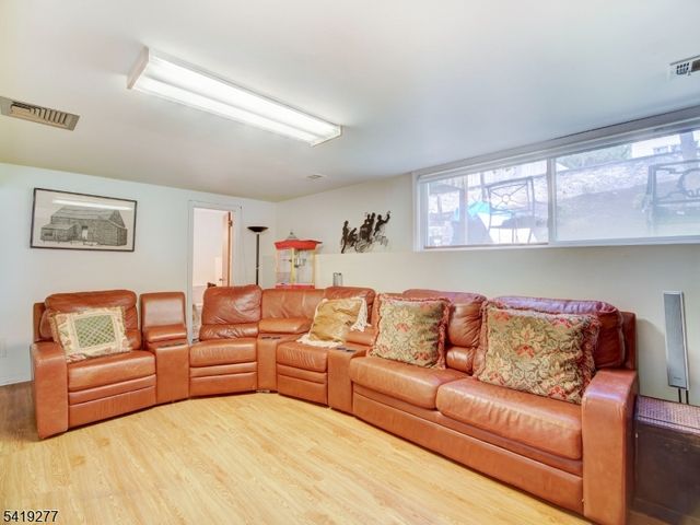 22 Cheshire Ter, West Orange Twp., NJ 07052