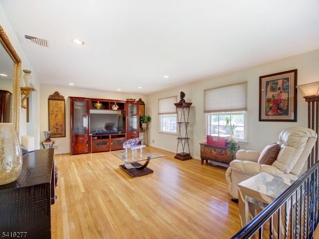 22 Cheshire Ter, West Orange Twp., NJ 07052