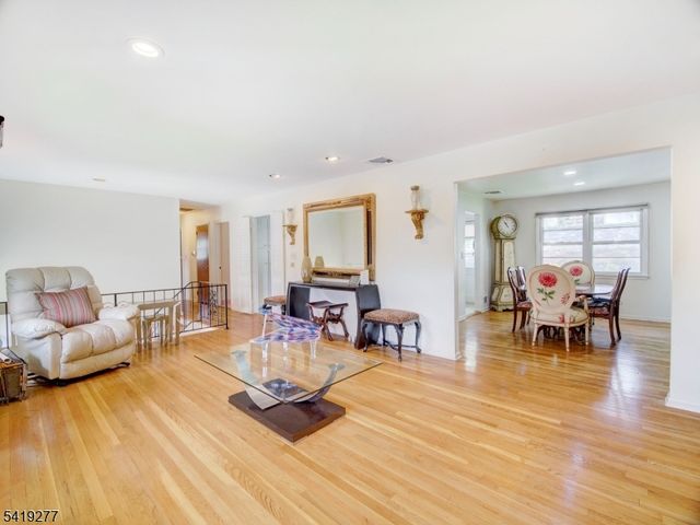 22 Cheshire Ter, West Orange Twp., NJ 07052