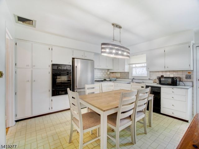 22 Cheshire Ter, West Orange Twp., NJ 07052