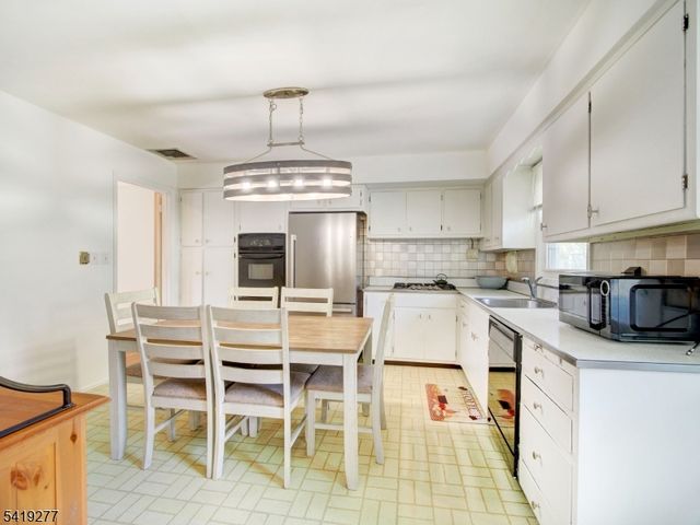 22 Cheshire Ter, West Orange Twp., NJ 07052