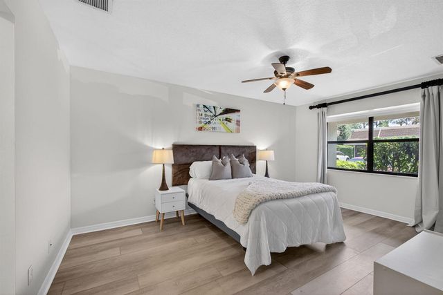 101 Half Moon Circle C, Jupiter, FL 33458