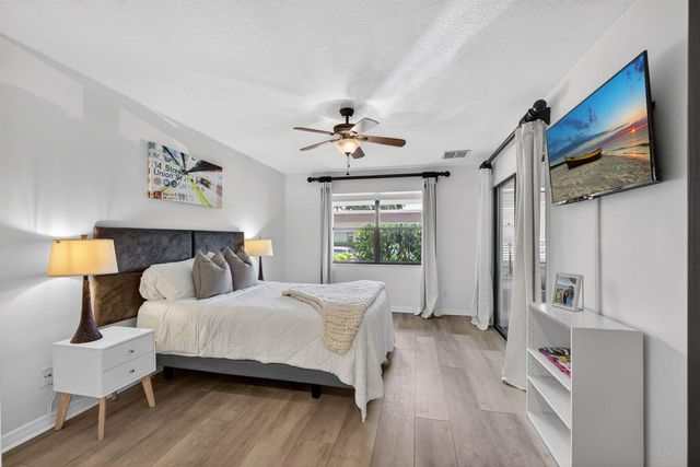101 Half Moon Circle C, Jupiter, FL 33458