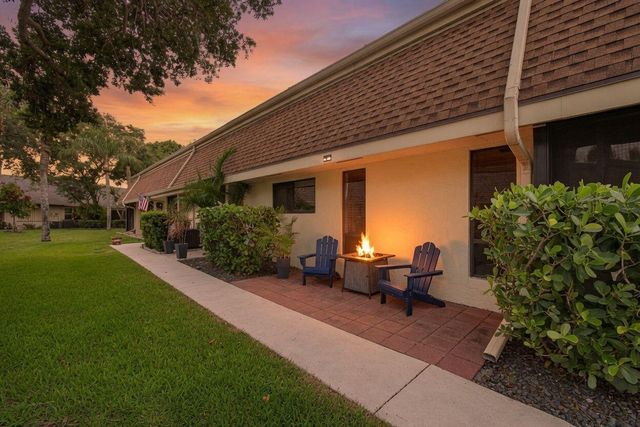 101 Half Moon Circle C, Jupiter, FL 33458