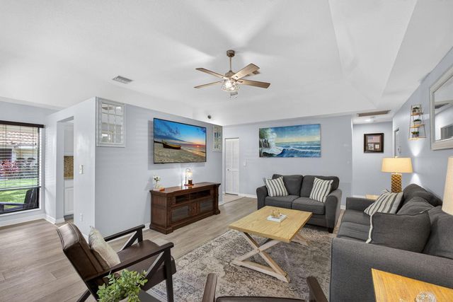 101 Half Moon Circle C, Jupiter, FL 33458