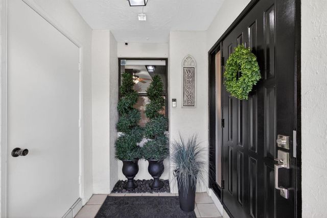 101 Half Moon Circle C, Jupiter, FL 33458