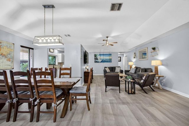 101 Half Moon Circle C, Jupiter, FL 33458