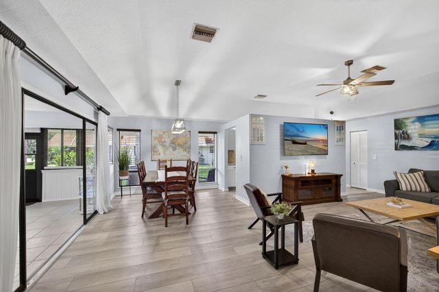 101 Half Moon Circle C, Jupiter, FL 33458