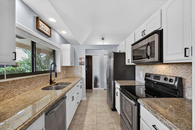 101 Half Moon Circle C, Jupiter, FL 33458