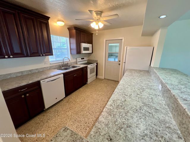 15 Vida Way, Melbourne, FL 32901
