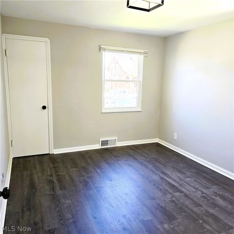7515 Ridgefield Avenue, Parma, OH 44129