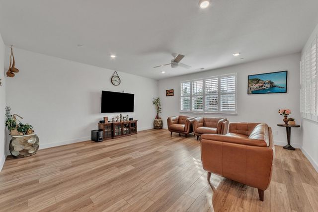 4981 Gold Rush Dr, Folsom, CA 95630