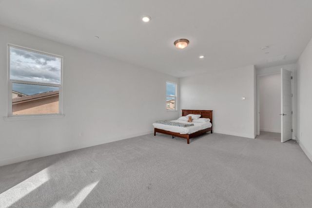 4981 Gold Rush Dr, Folsom, CA 95630