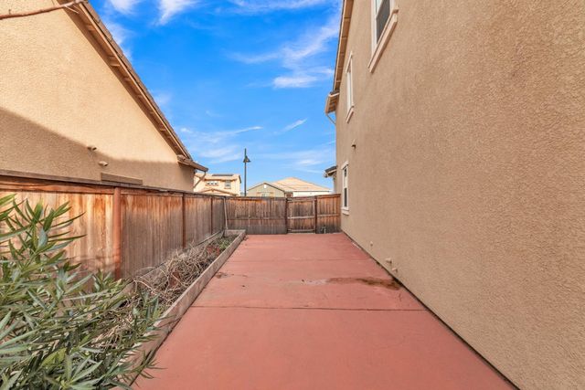 4981 Gold Rush Dr, Folsom, CA 95630