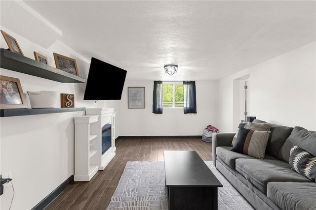 332 W Slippery Rock St, Donegal, PA 16025