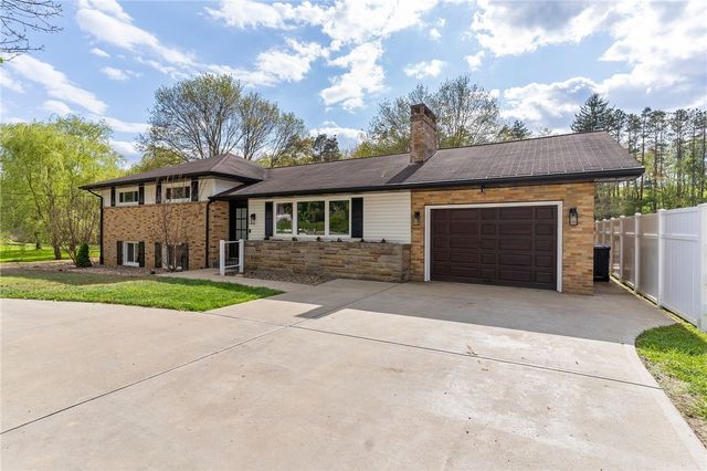 332 W Slippery Rock St, Donegal, PA 16025