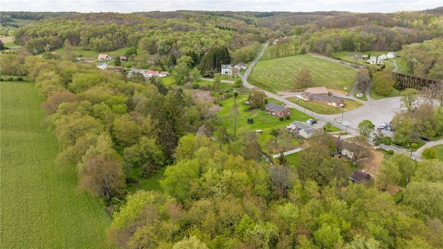 332 W Slippery Rock St, Donegal, PA 16025