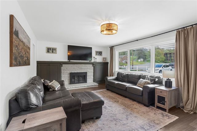 332 W Slippery Rock St, Donegal, PA 16025