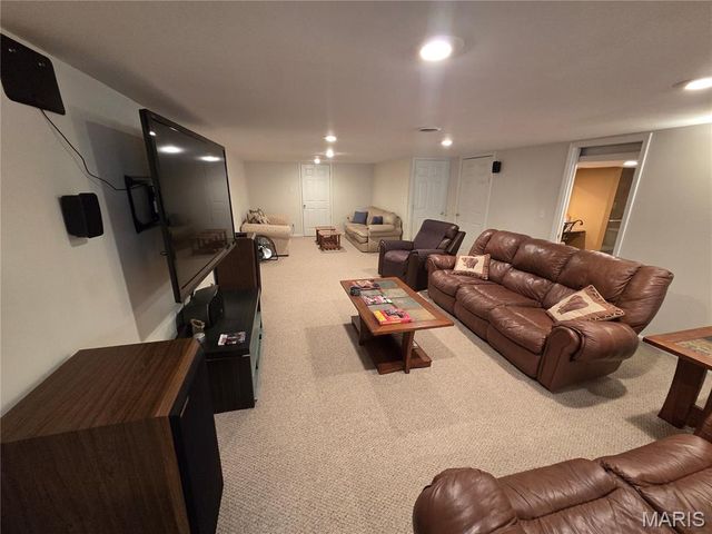 2130 Canterbury Drive, Florissant, MO 63033
