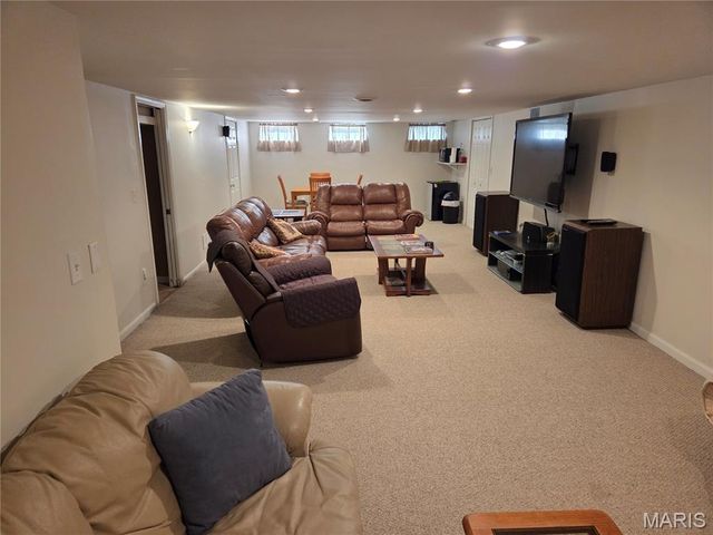 2130 Canterbury Drive, Florissant, MO 63033