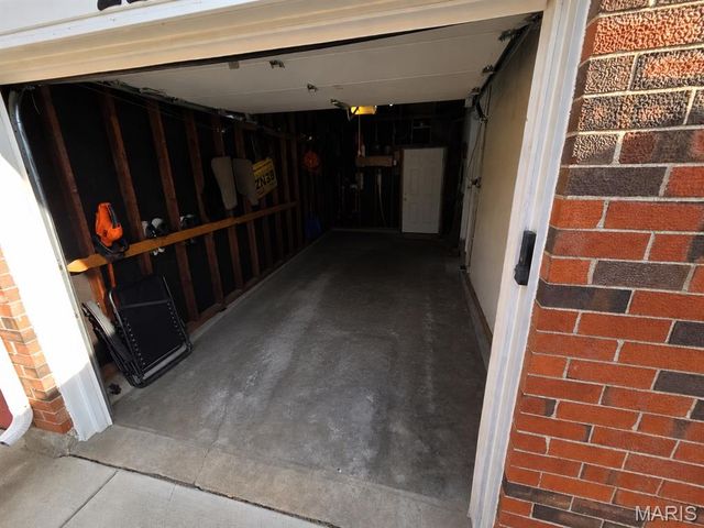 2130 Canterbury Drive, Florissant, MO 63033