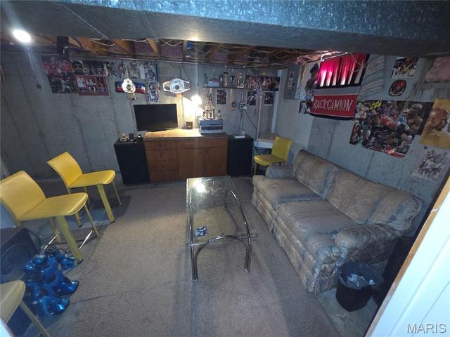 2130 Canterbury Drive, Florissant, MO 63033