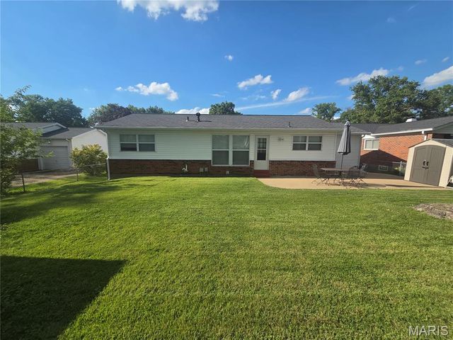 2130 Canterbury Drive, Florissant, MO 63033
