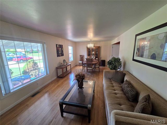 2130 Canterbury Drive, Florissant, MO 63033