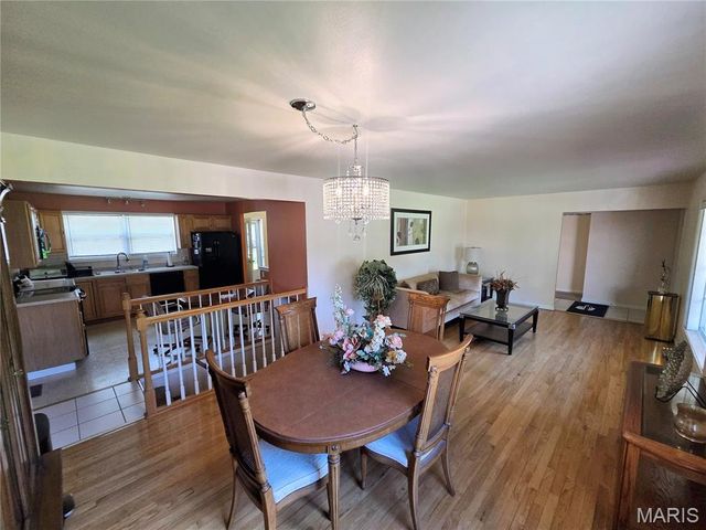 2130 Canterbury Drive, Florissant, MO 63033