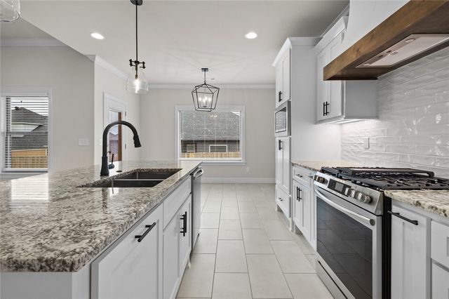 2412 Charles Street, Pea Ridge, AR 72751