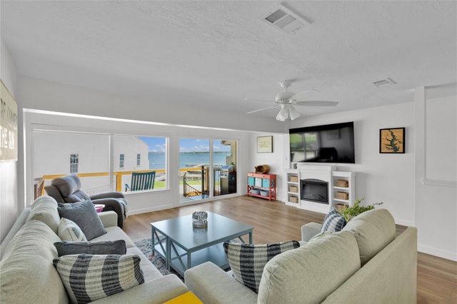 35 Regency Point, Montgomery, TX 77356