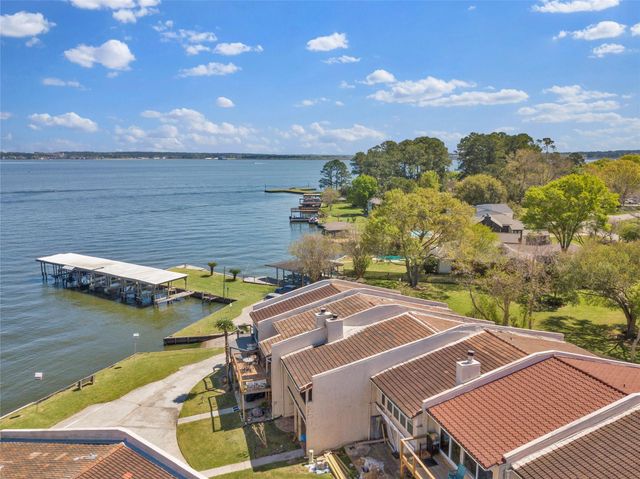 35 Regency Point, Montgomery, TX 77356