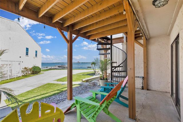 35 Regency Point, Montgomery, TX 77356