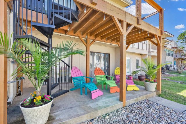 35 Regency Point, Montgomery, TX 77356