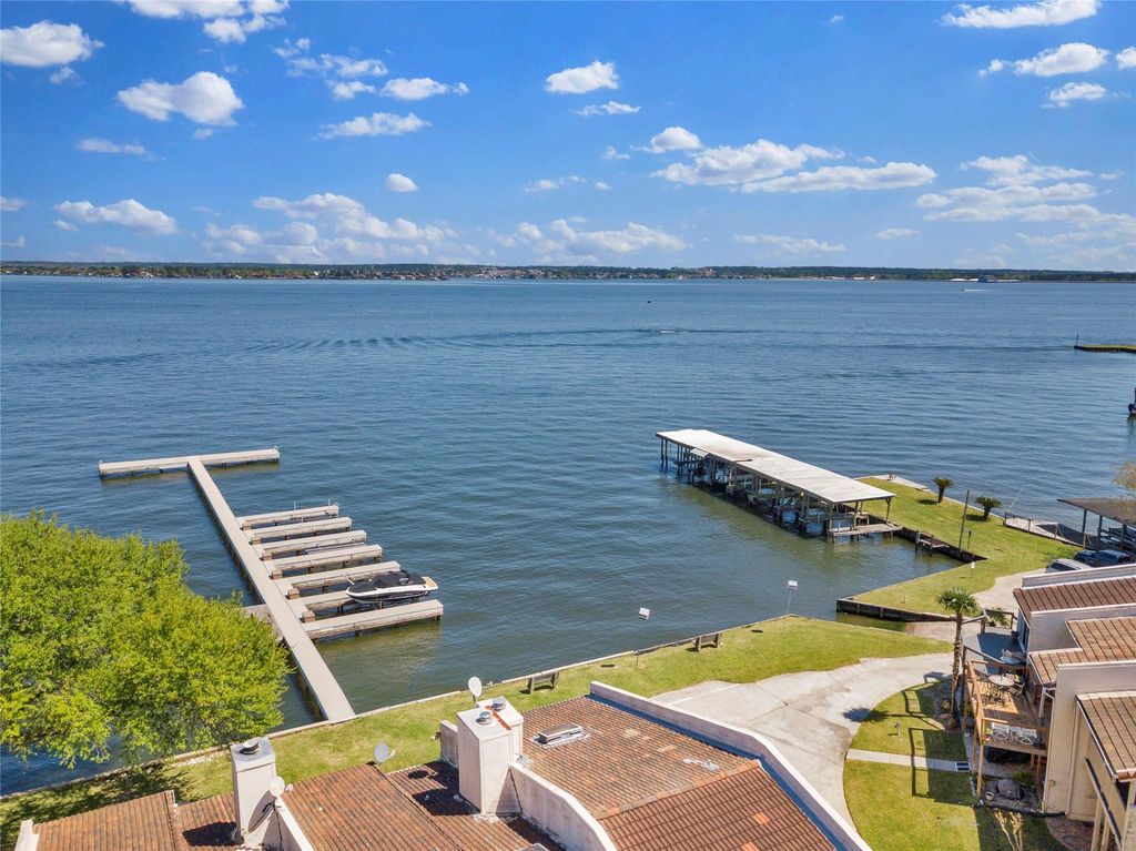 35 Regency Point, Montgomery, TX 77356