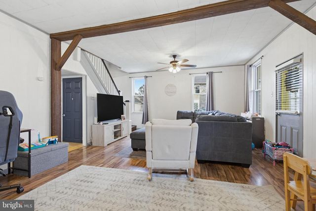 114 N MARKET AVE, Mount Joy, PA 17552