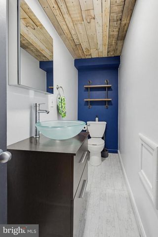 114 N MARKET AVE, Mount Joy, PA 17552