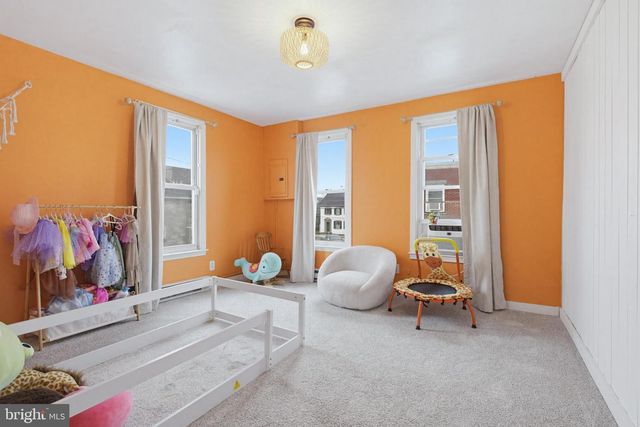 114 N MARKET AVE, Mount Joy, PA 17552