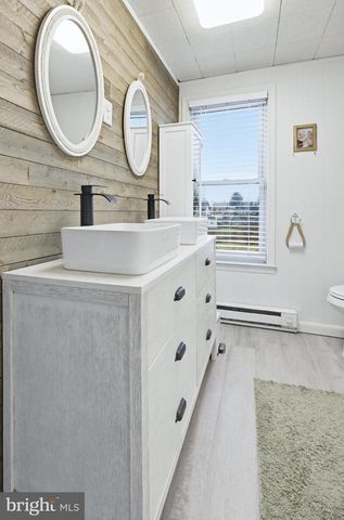 114 N MARKET AVE, Mount Joy, PA 17552