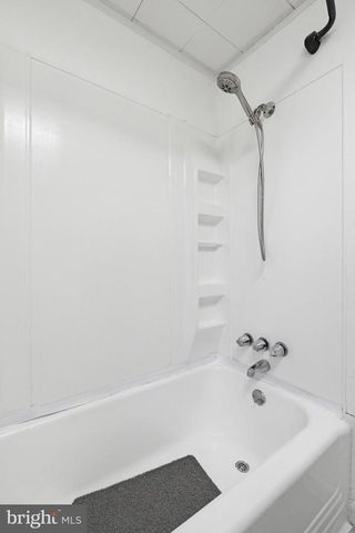 114 N MARKET AVE, Mount Joy, PA 17552