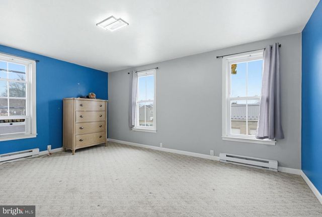 114 N MARKET AVE, Mount Joy, PA 17552