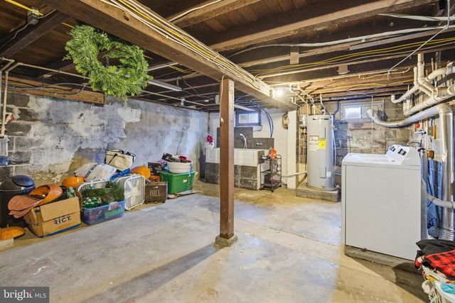 114 N MARKET AVE, Mount Joy, PA 17552