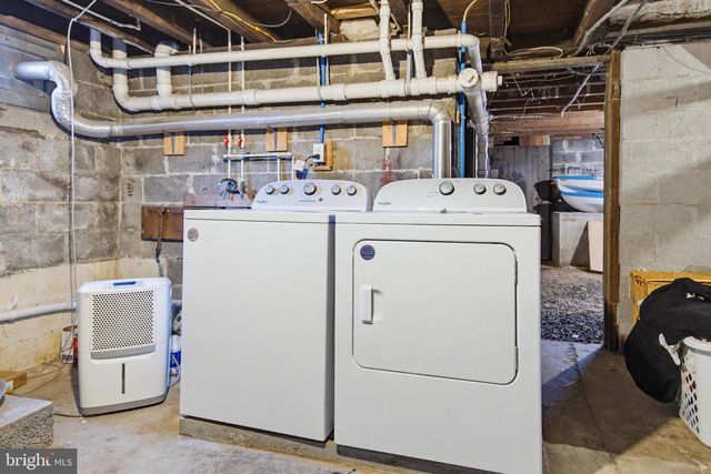 114 N MARKET AVE, Mount Joy, PA 17552