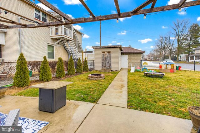 114 N MARKET AVE, Mount Joy, PA 17552