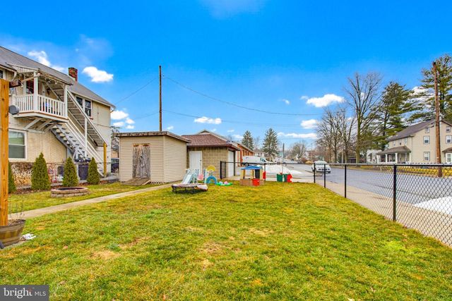 114 N MARKET AVE, Mount Joy, PA 17552