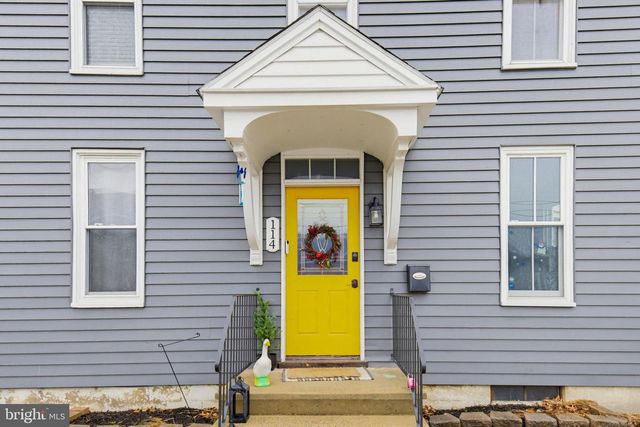 114 N MARKET AVE, Mount Joy, PA 17552