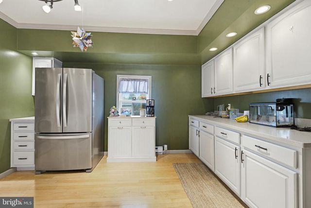 114 N MARKET AVE, Mount Joy, PA 17552