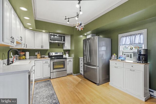 114 N MARKET AVE, Mount Joy, PA 17552