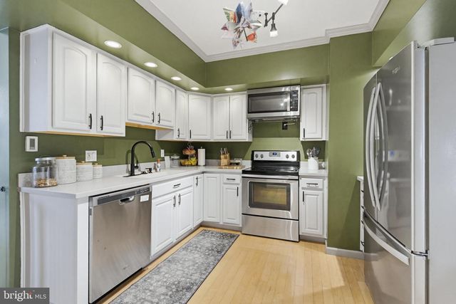 114 N MARKET AVE, Mount Joy, PA 17552