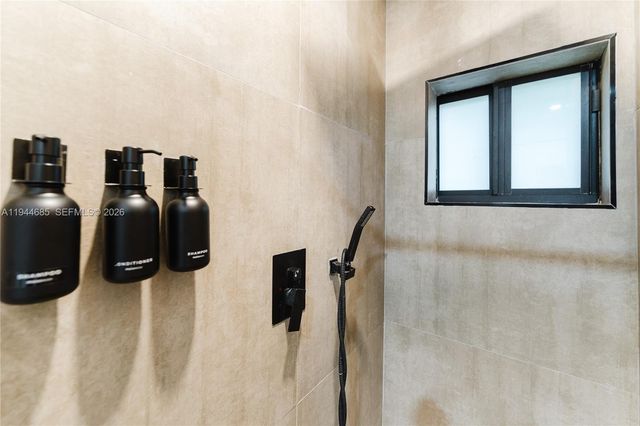 187 NW 53rd St, Miami, FL 33127